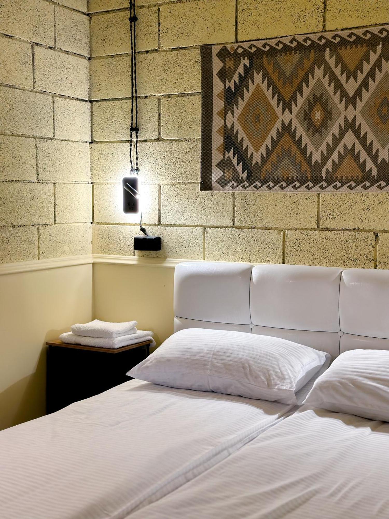 Tiroents Hotel Ґюмрі Екстер'єр фото
