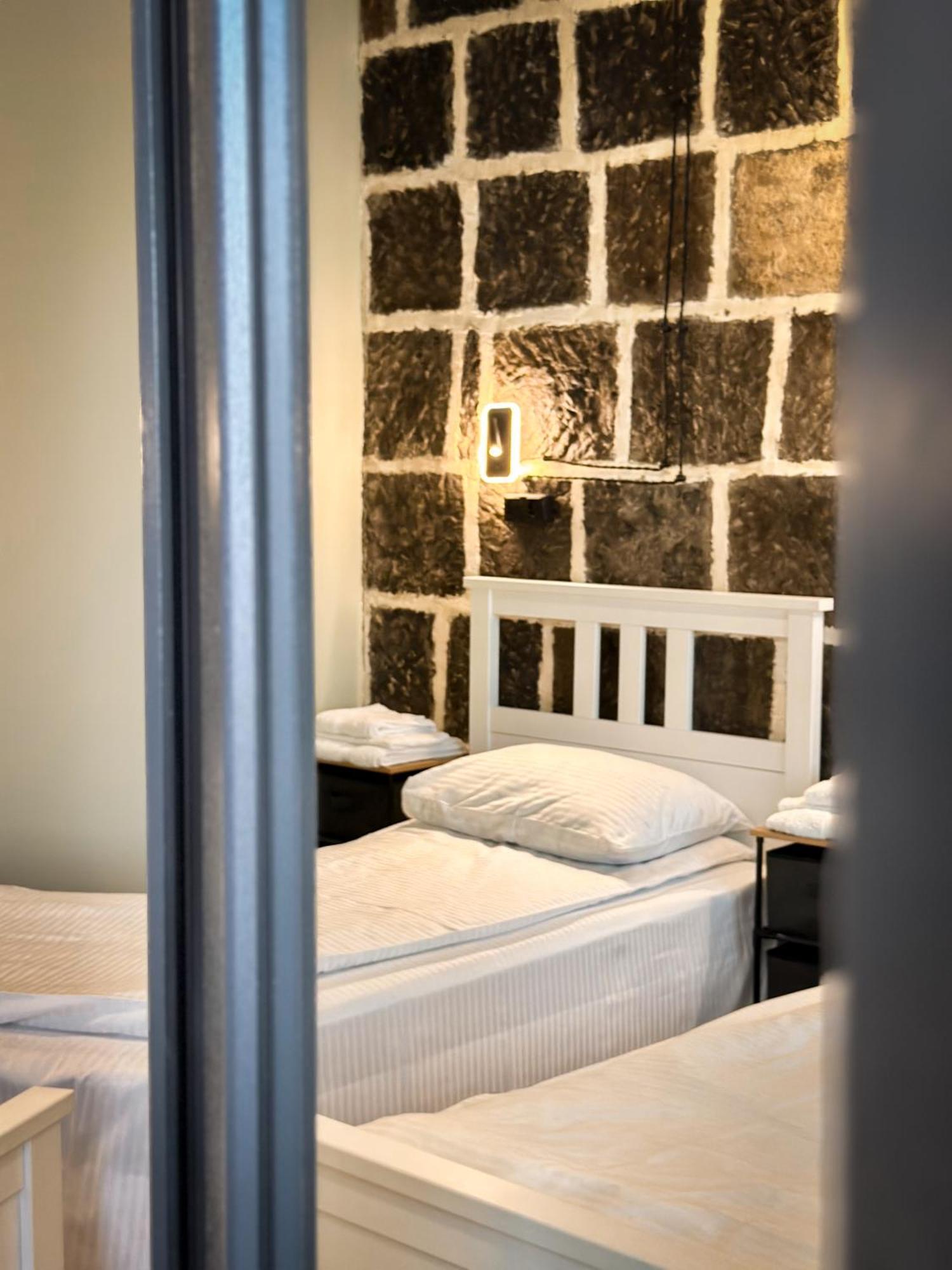 Tiroents Hotel Ґюмрі Екстер'єр фото
